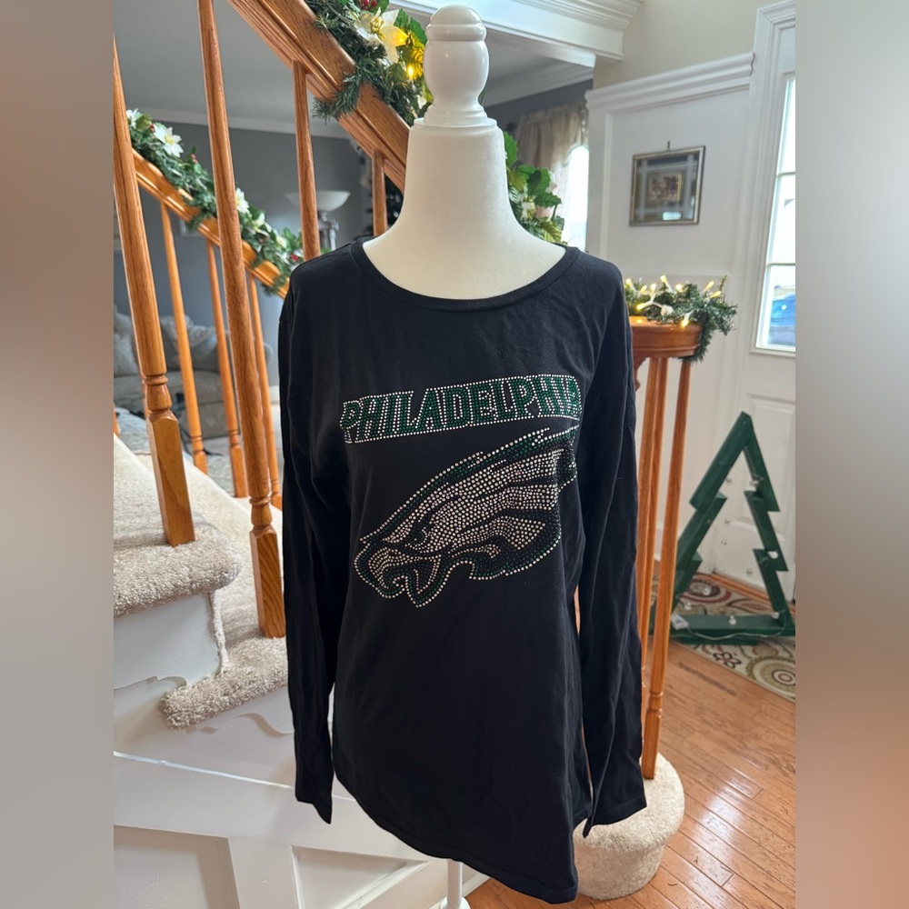 NWOT Women’s Philadelphia Eagles Bling T-Shirt. 19.5” Pit to Pit.